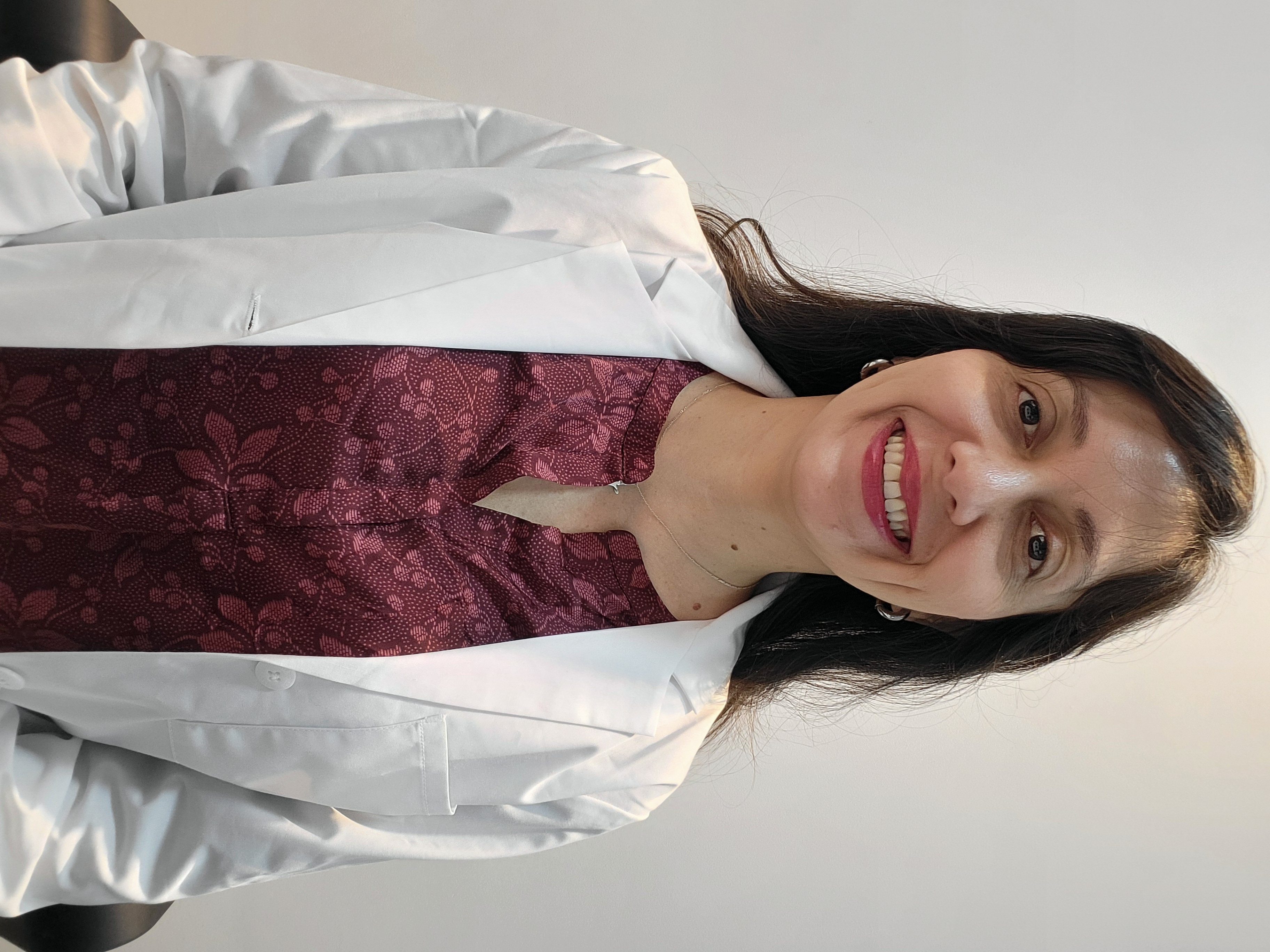 Foto de perfil de la Dra. Anyela Apolo, neuróloga especialista